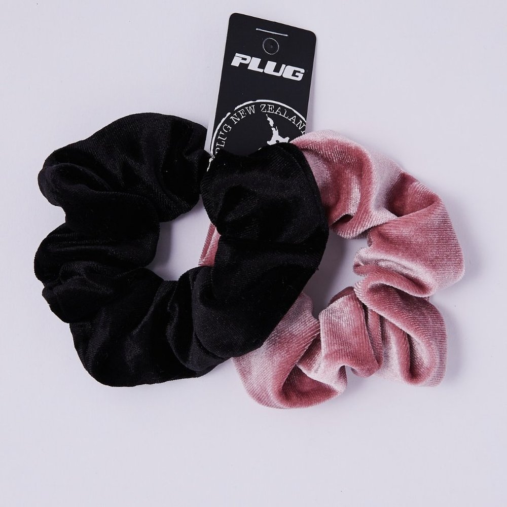 black and pink scrunchies
